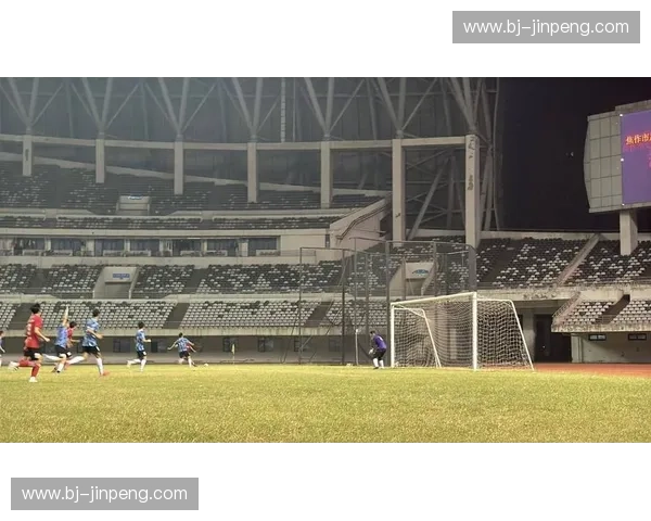 即墨足球联赛：展现本土足球魅力 推动全民体育热潮